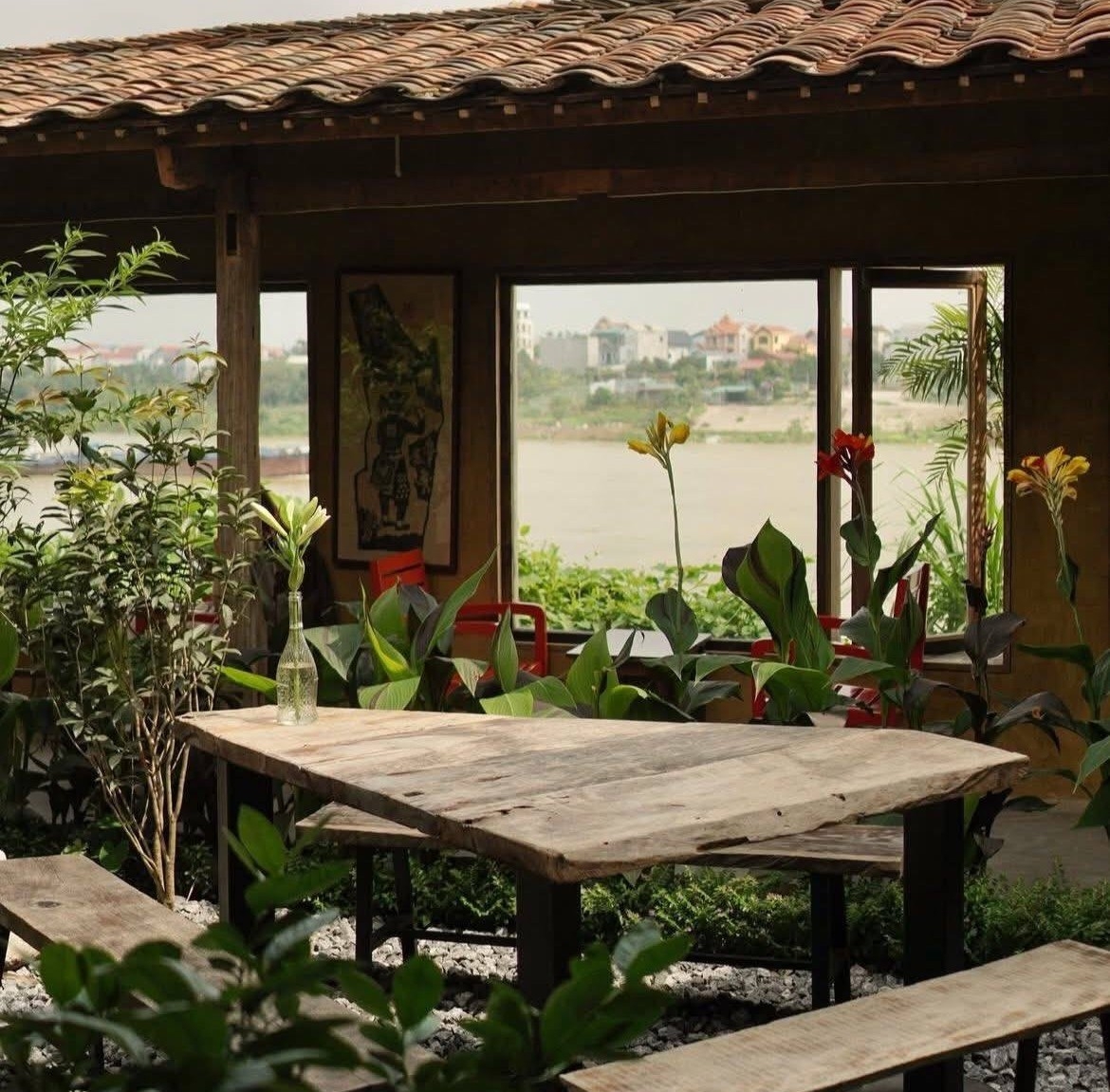 DIEUHOUSE BAR & CAFE – QUÁN CÀ PHÊ MANG PHONG CÁCH KIẾN TRÚC VIỆT BÊN SÔNG HỒNG