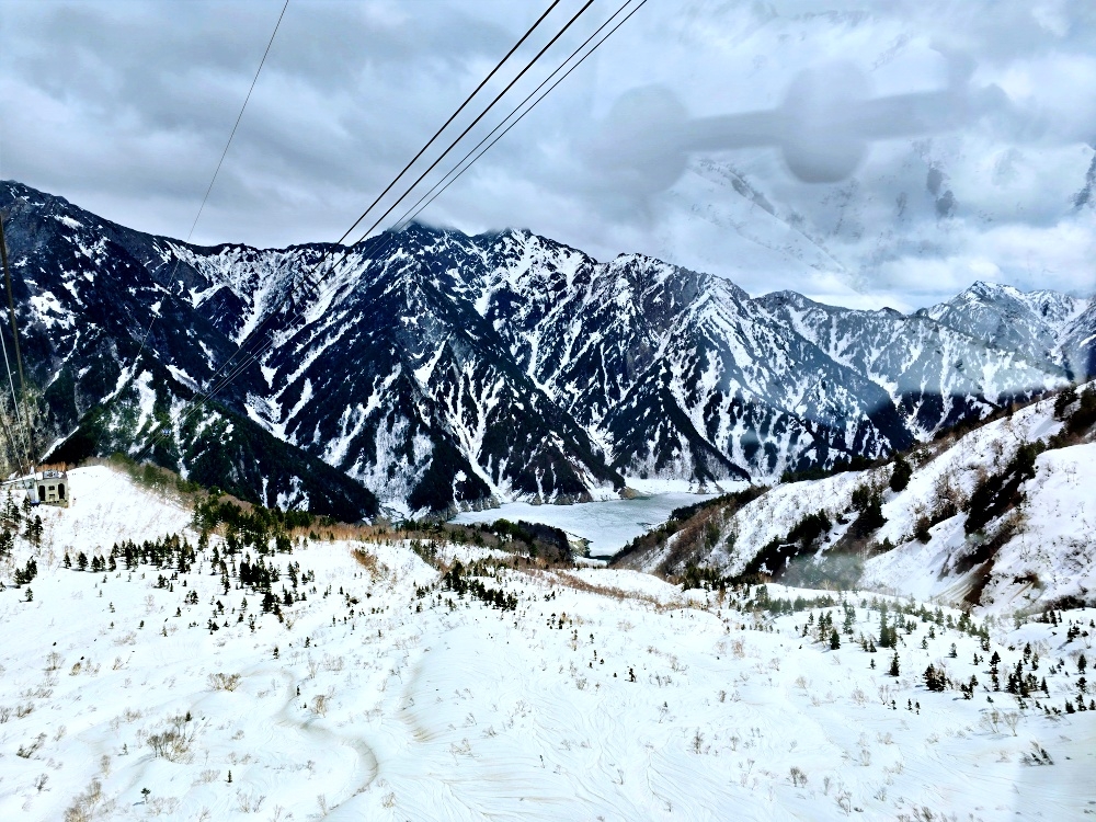 HOT: Tuyết giữa mùa hè - tour 1 ngày xuyên núi tuyết hot nhất tháng 5 mở bán vé!