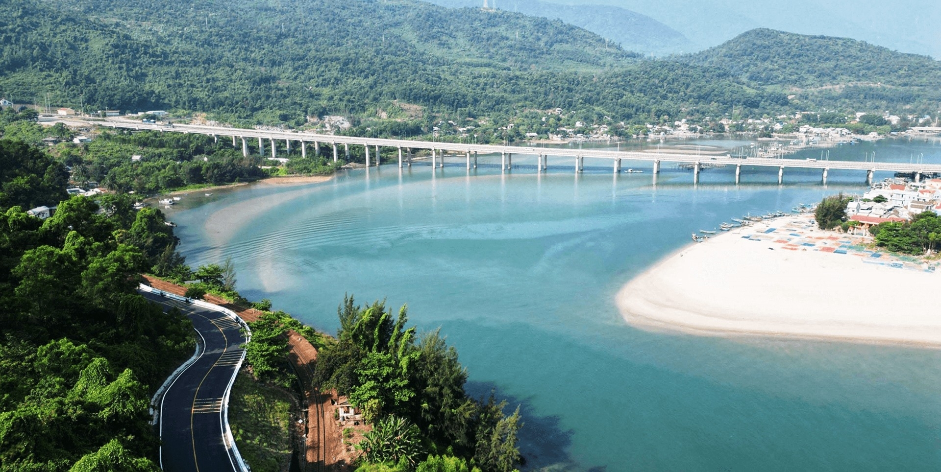 Vịnh Lăng Cô: thiên đường biển đẳng cấp nằm dưới chân đèo Hải Vân