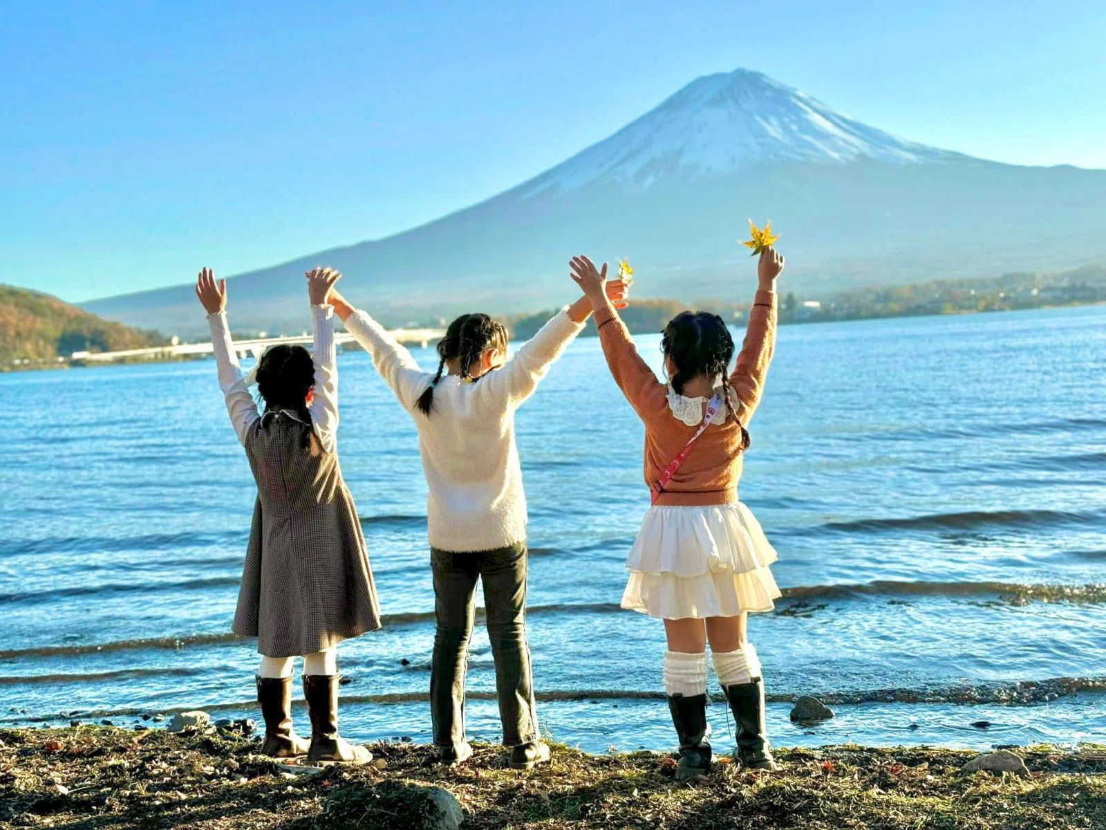 Phú Sỹ rực rỡ nắng vàng – Thời điểm lý tưởng để lên đường